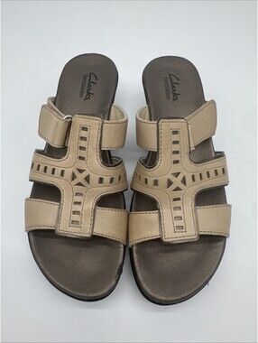 Clarks Bendables Women's Sandals Adjustable Strap, Leather, Beige, Size 7.5